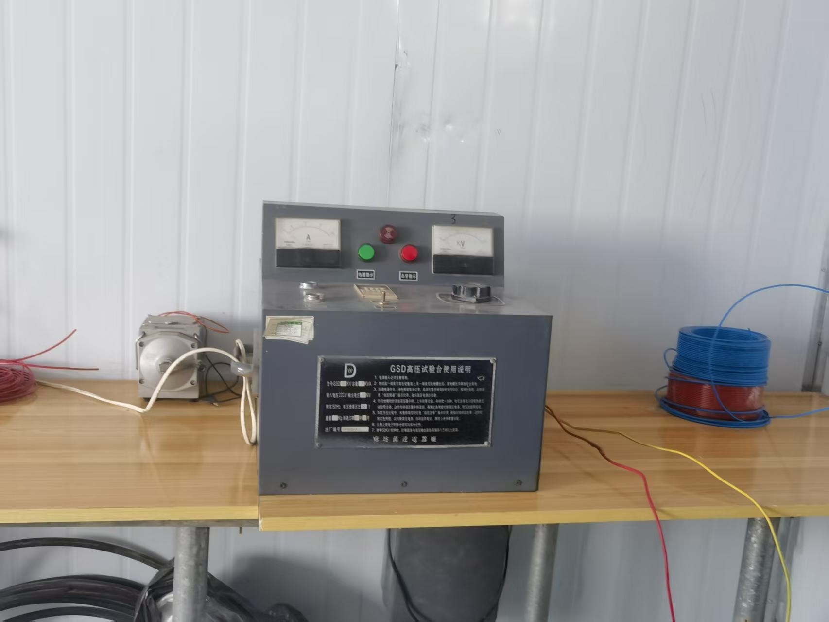 Cable voltage testing equipment